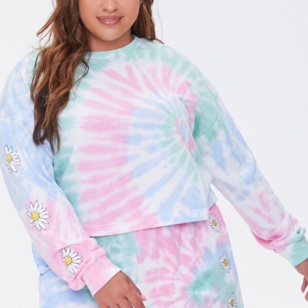 Forever21+ | NWT Plus Size Daisy Graphic Tie Dye Pullover